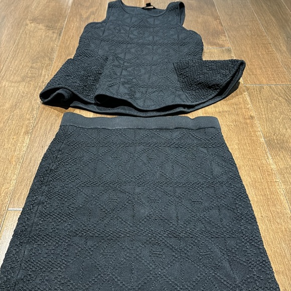 Guess 2-piece xs - Picture 2 of 5